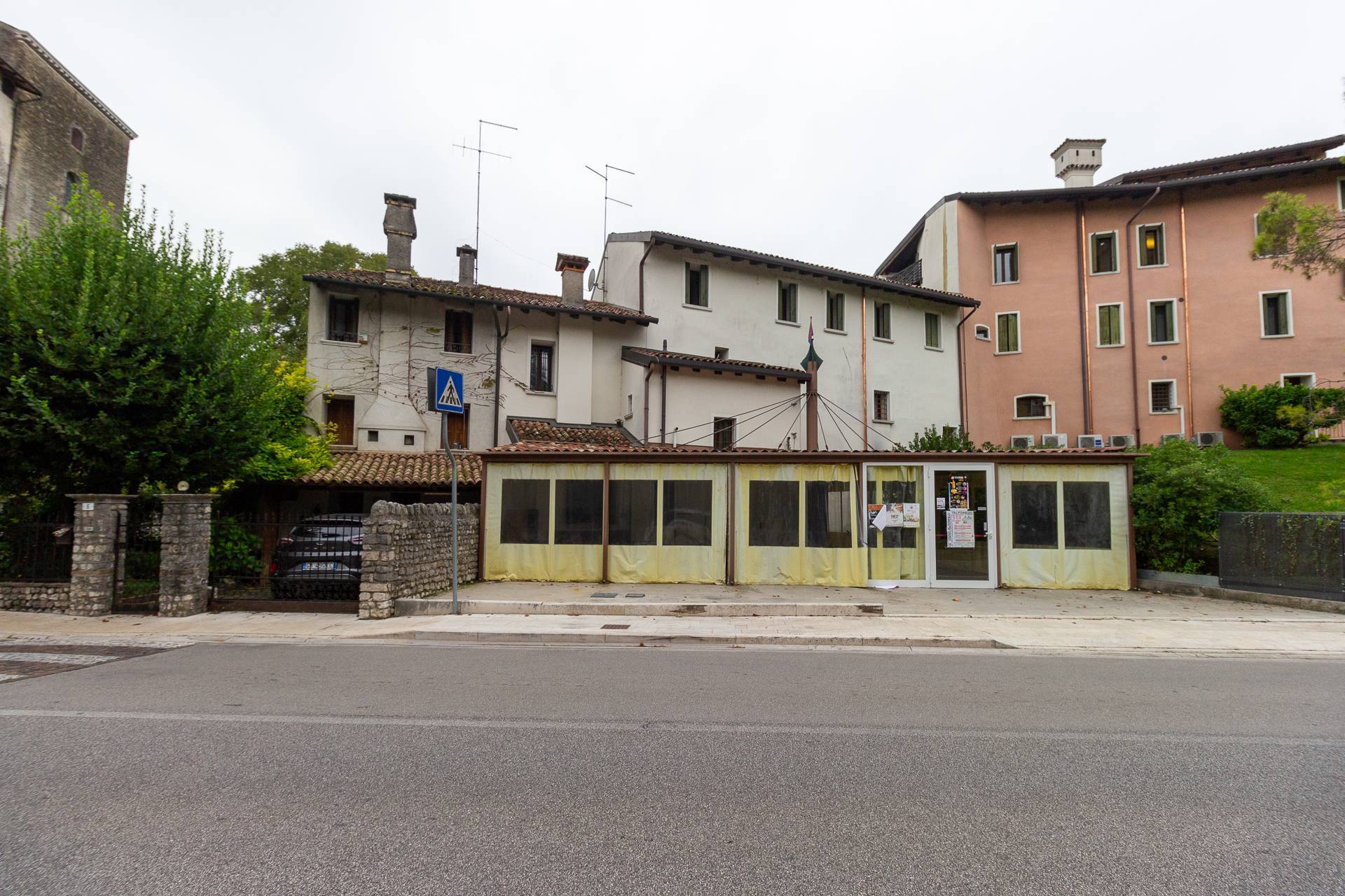 Locale commerciale in affitto a Porcia