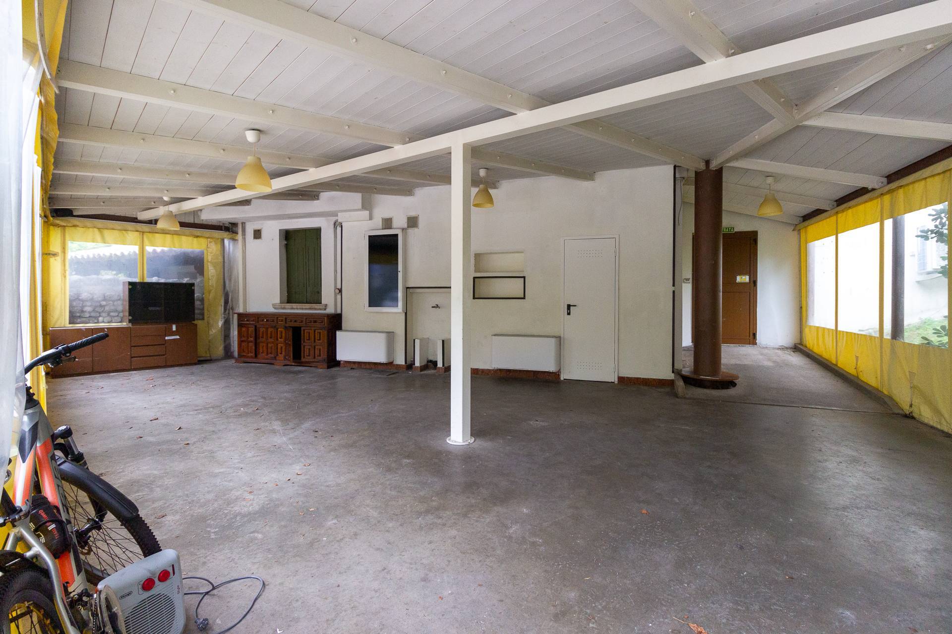 Locale commerciale in affitto a Porcia