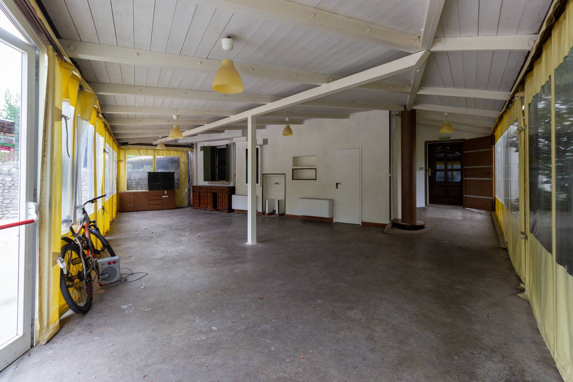 Locale commerciale in affitto a Porcia