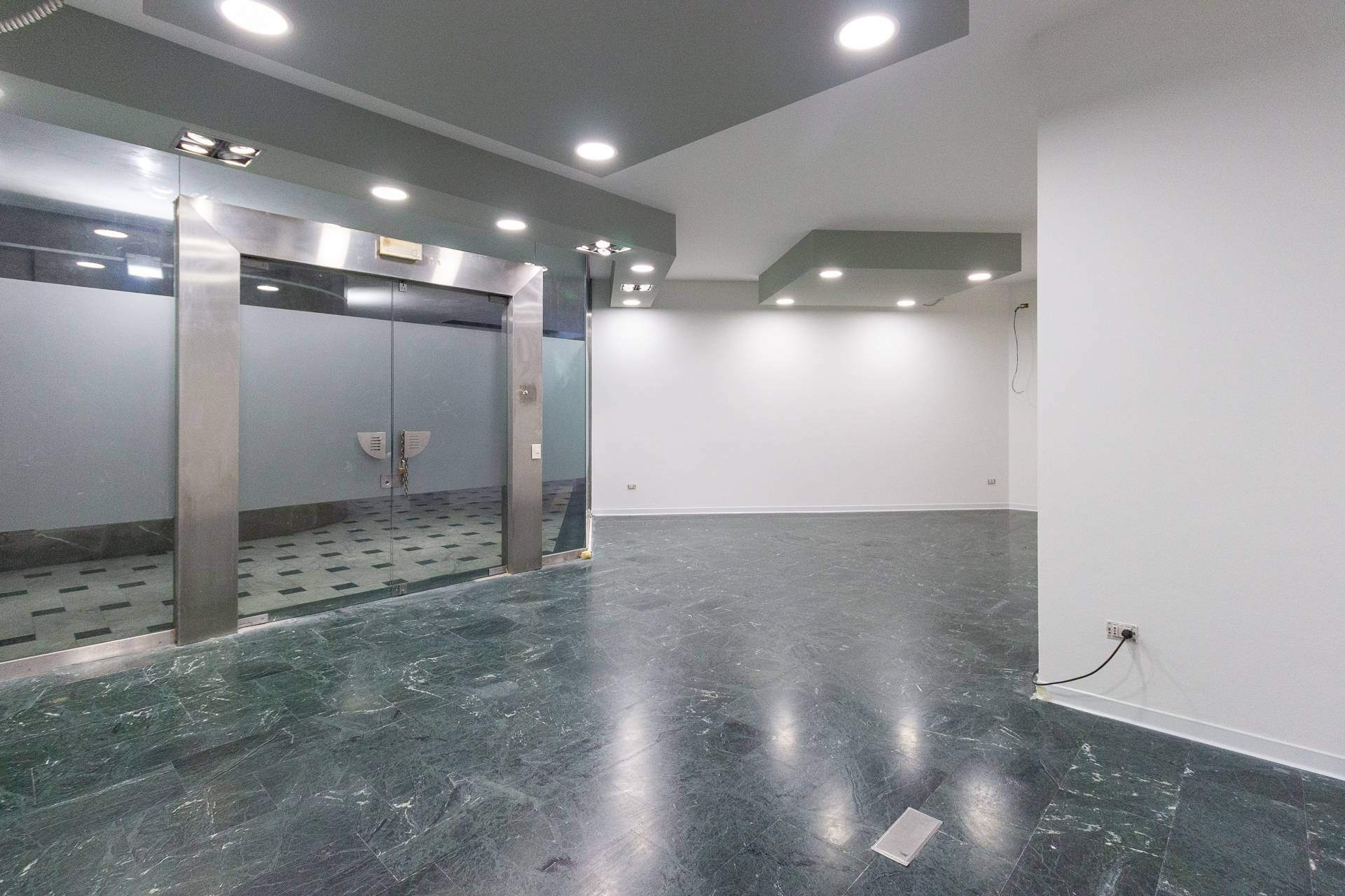 Locale commerciale in affitto a Pordenone, Centro