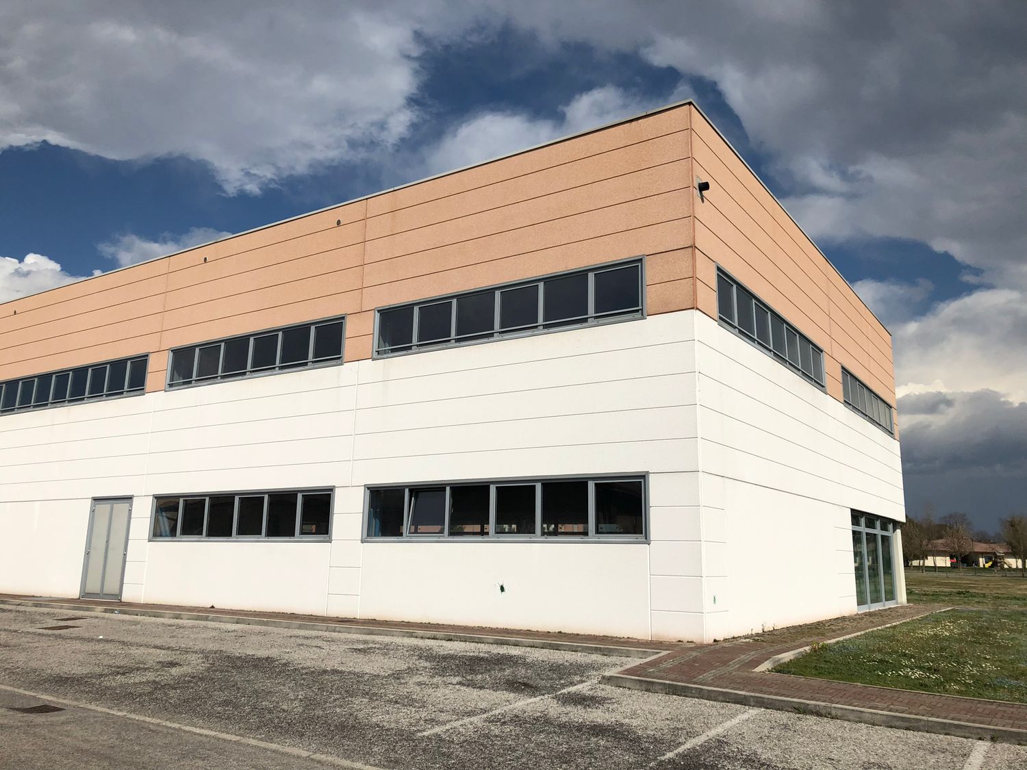 Locale commerciale in vendita a Cordenons, Sclavons