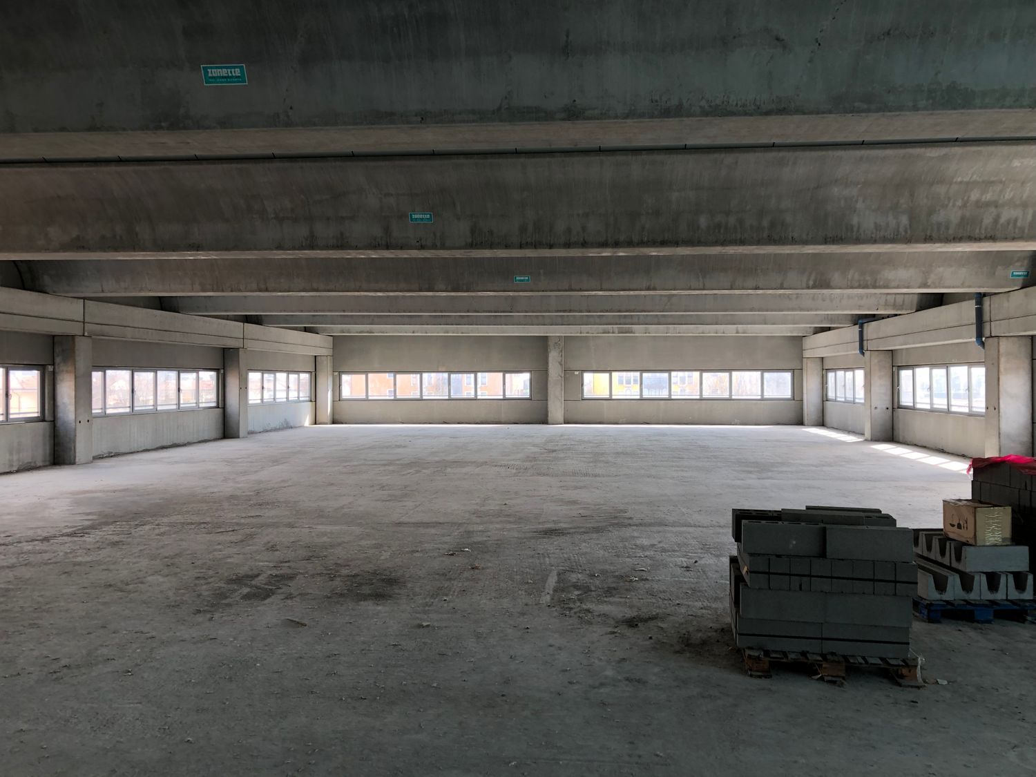 Locale commerciale in vendita a Cordenons, Sclavons