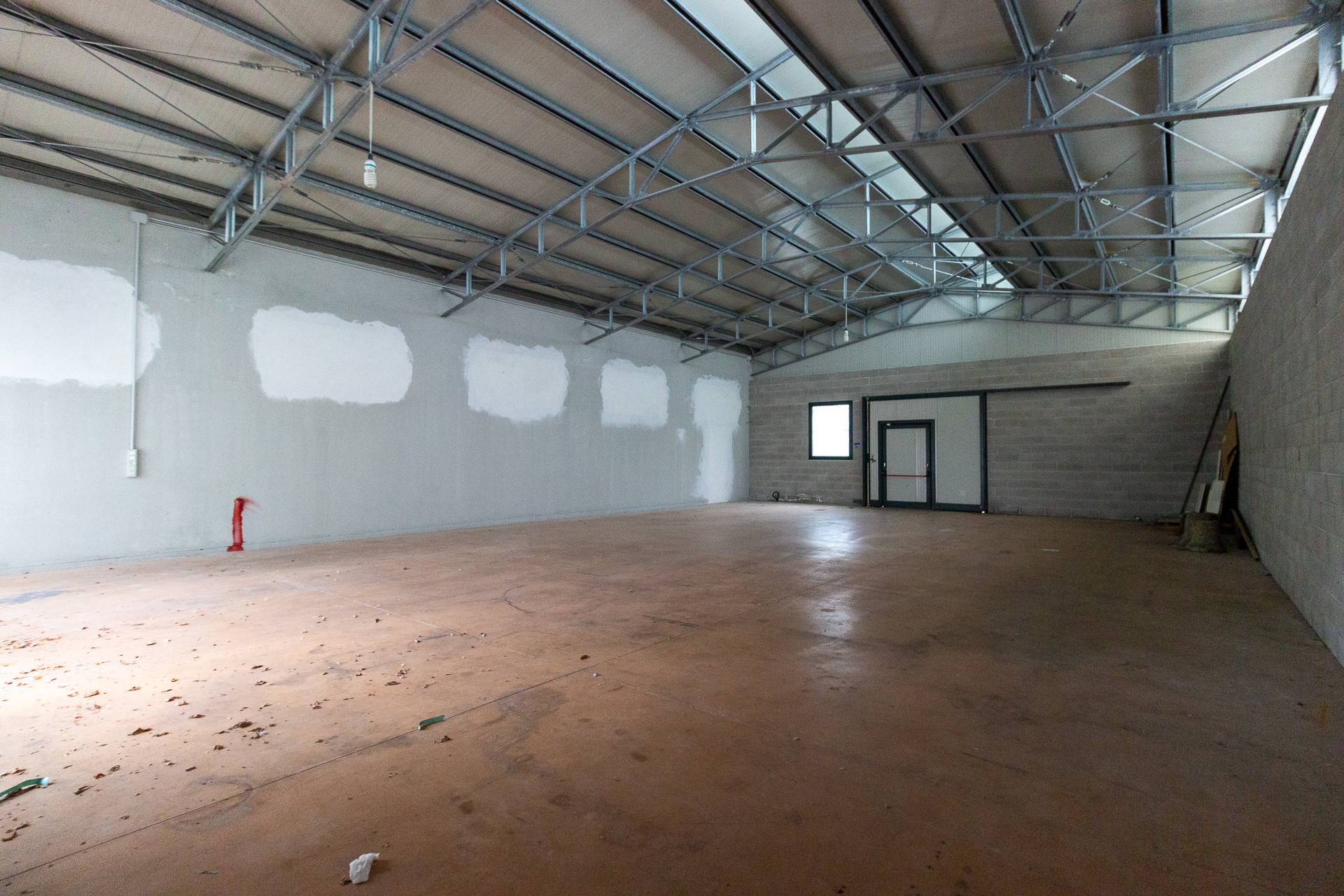 Locale commerciale in vendita a Aviano