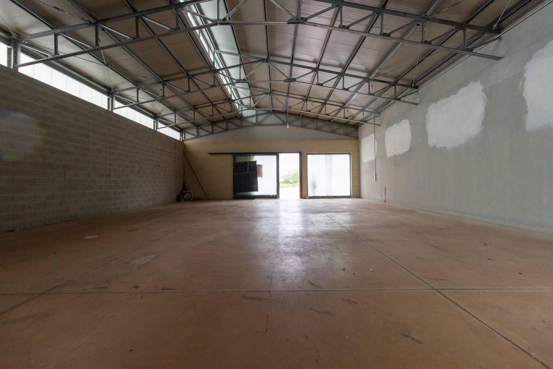 Locale commerciale in vendita a Aviano