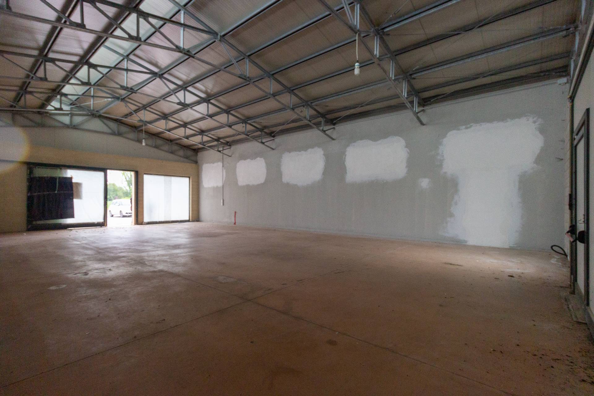 Locale commerciale in vendita a Aviano