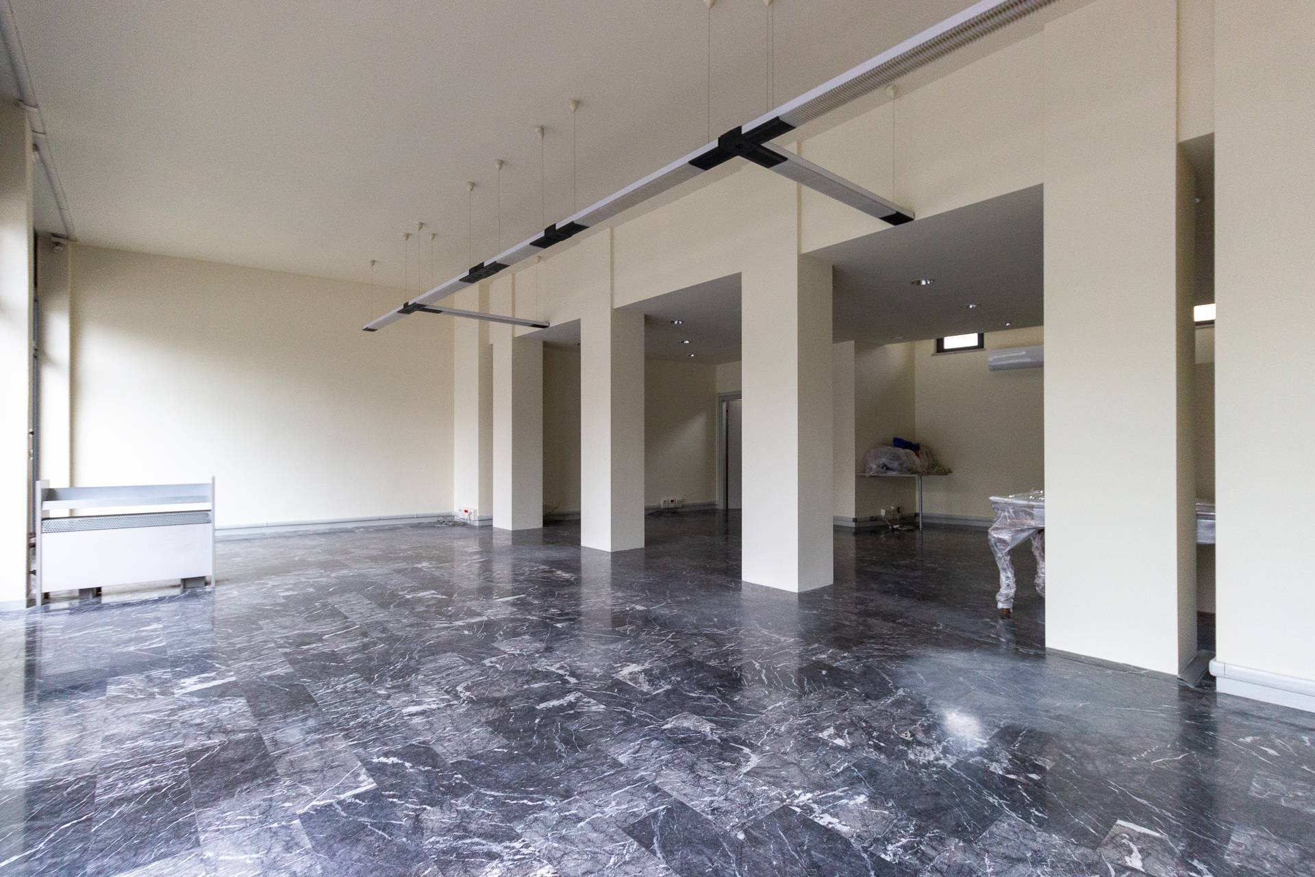 Locale commerciale in vendita a Pordenone, Centro