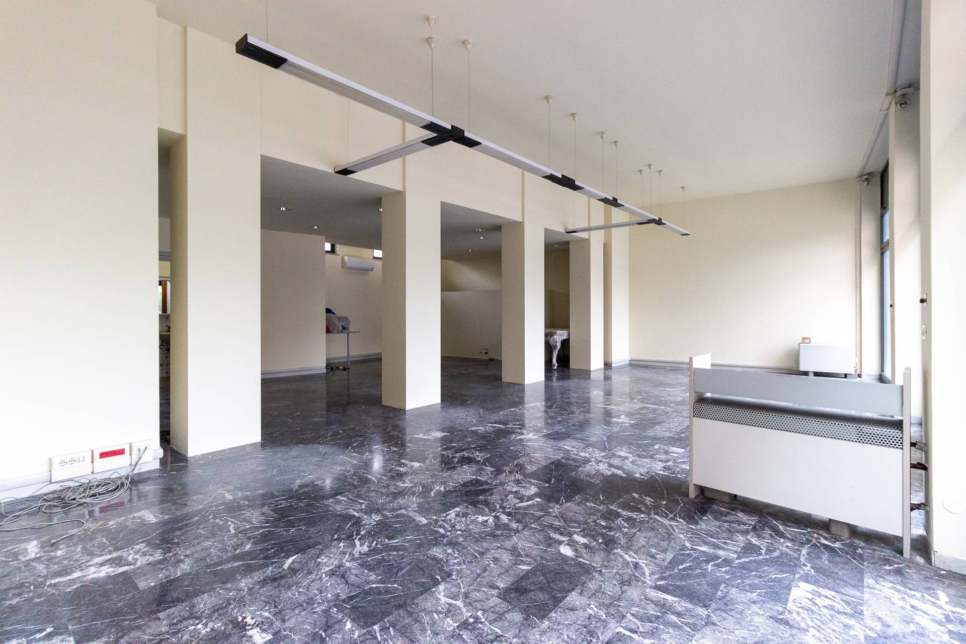 Locale commerciale in vendita a Pordenone, Centro