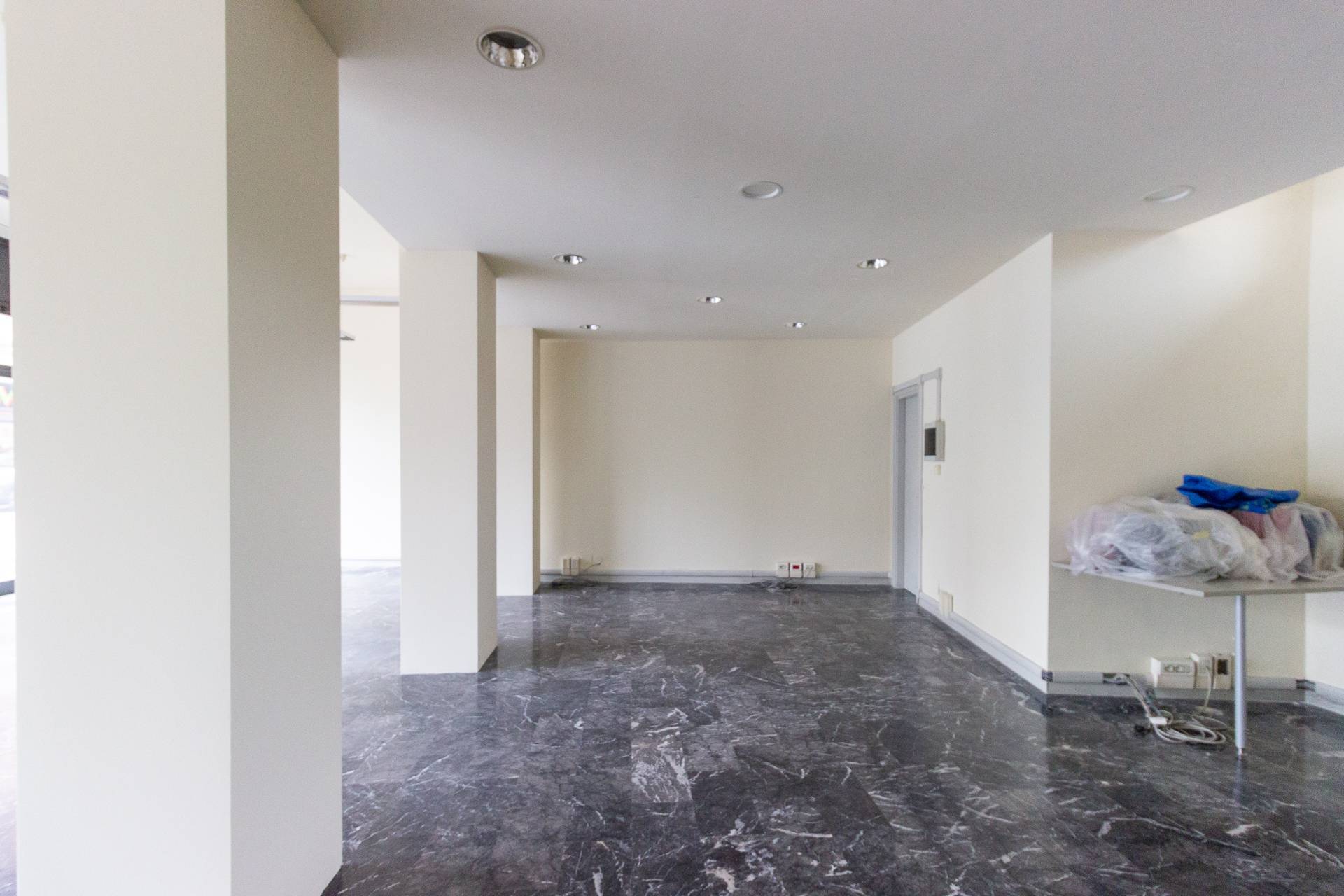 Locale commerciale in vendita a Pordenone, Centro