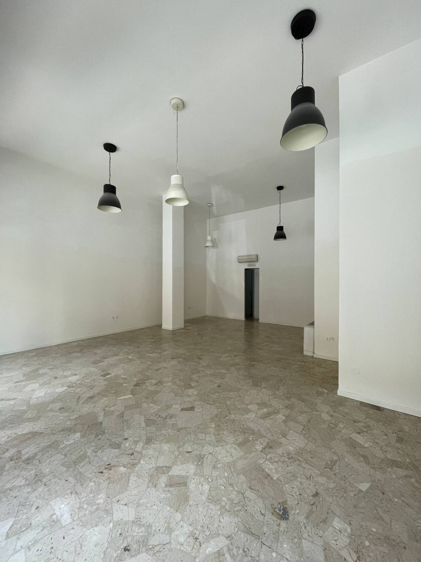 Locale commerciale in vendita a Pordenone