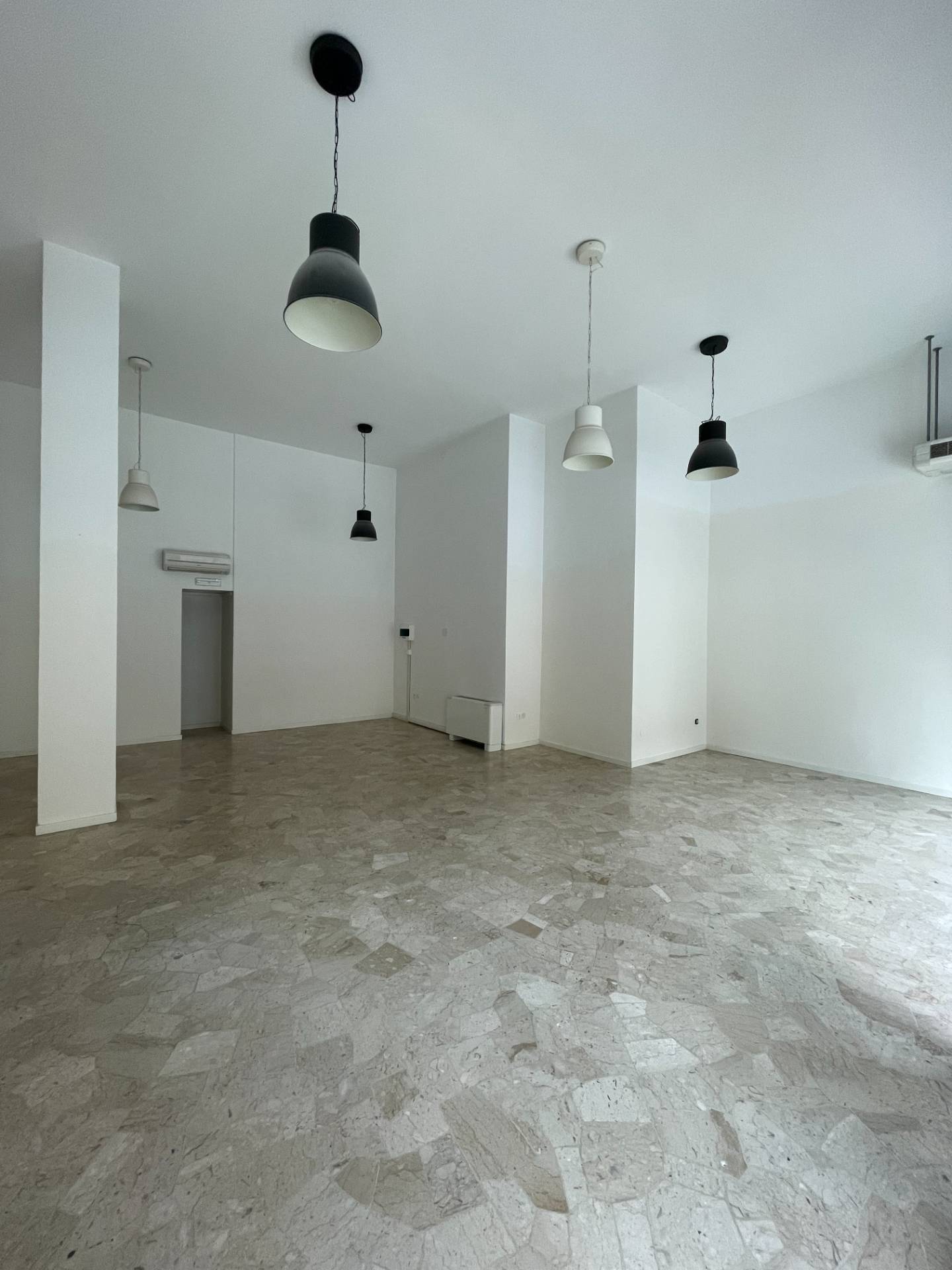 Locale commerciale in vendita a Pordenone