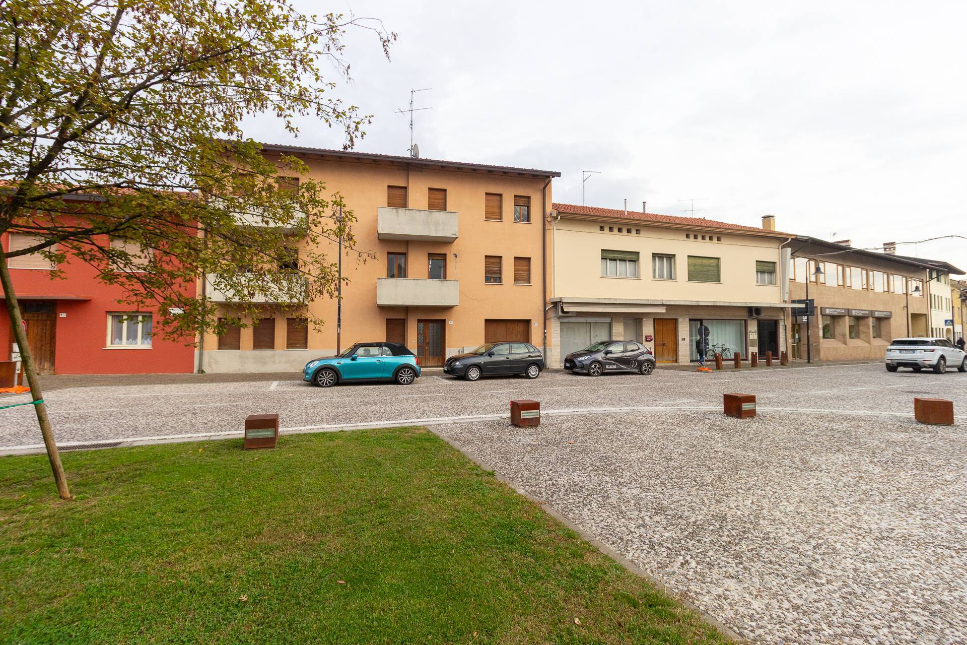 Locale commerciale in vendita a Roveredo in Piano