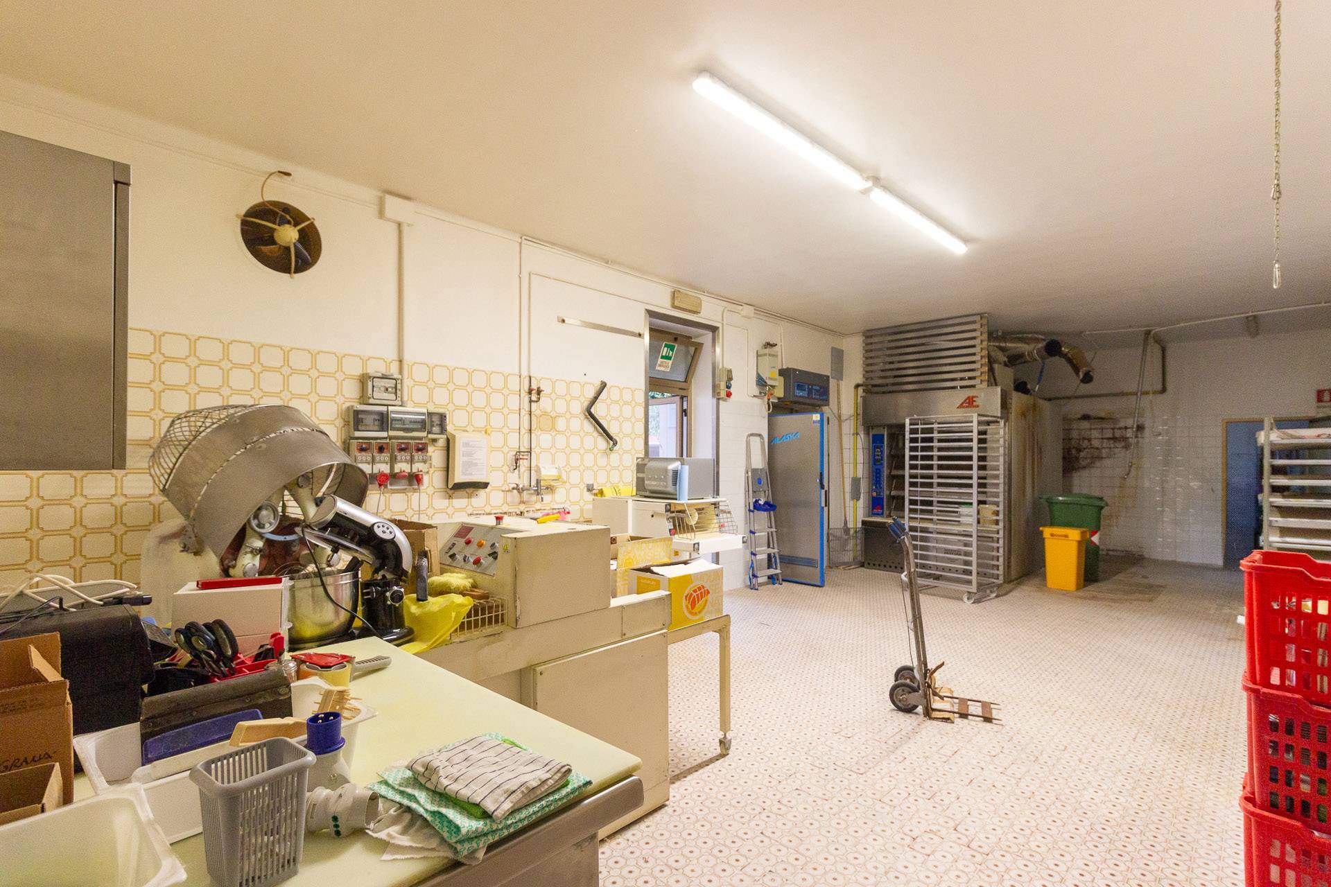 Locale commerciale in vendita a Roveredo in Piano