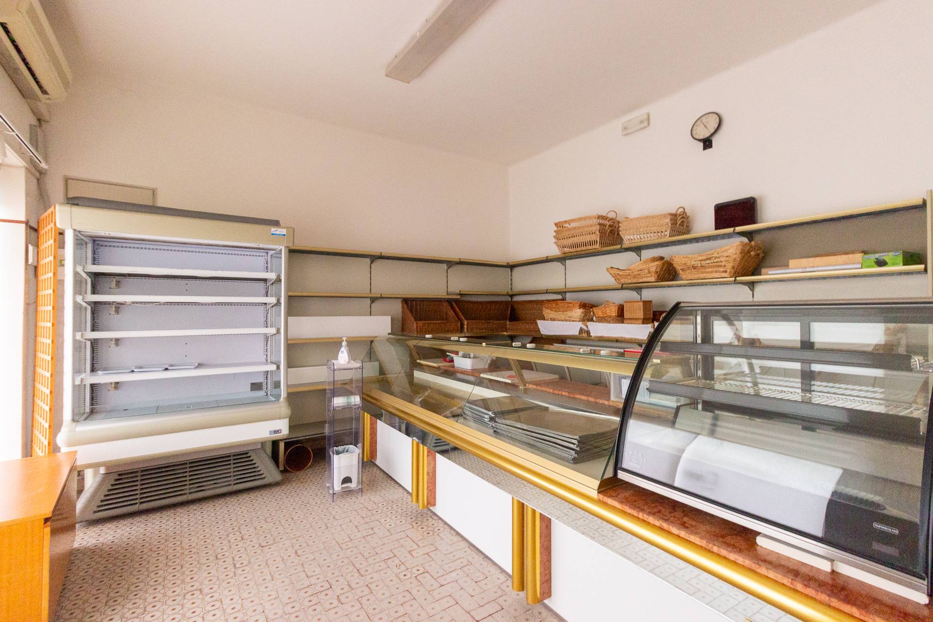 Locale commerciale in vendita a Roveredo in Piano