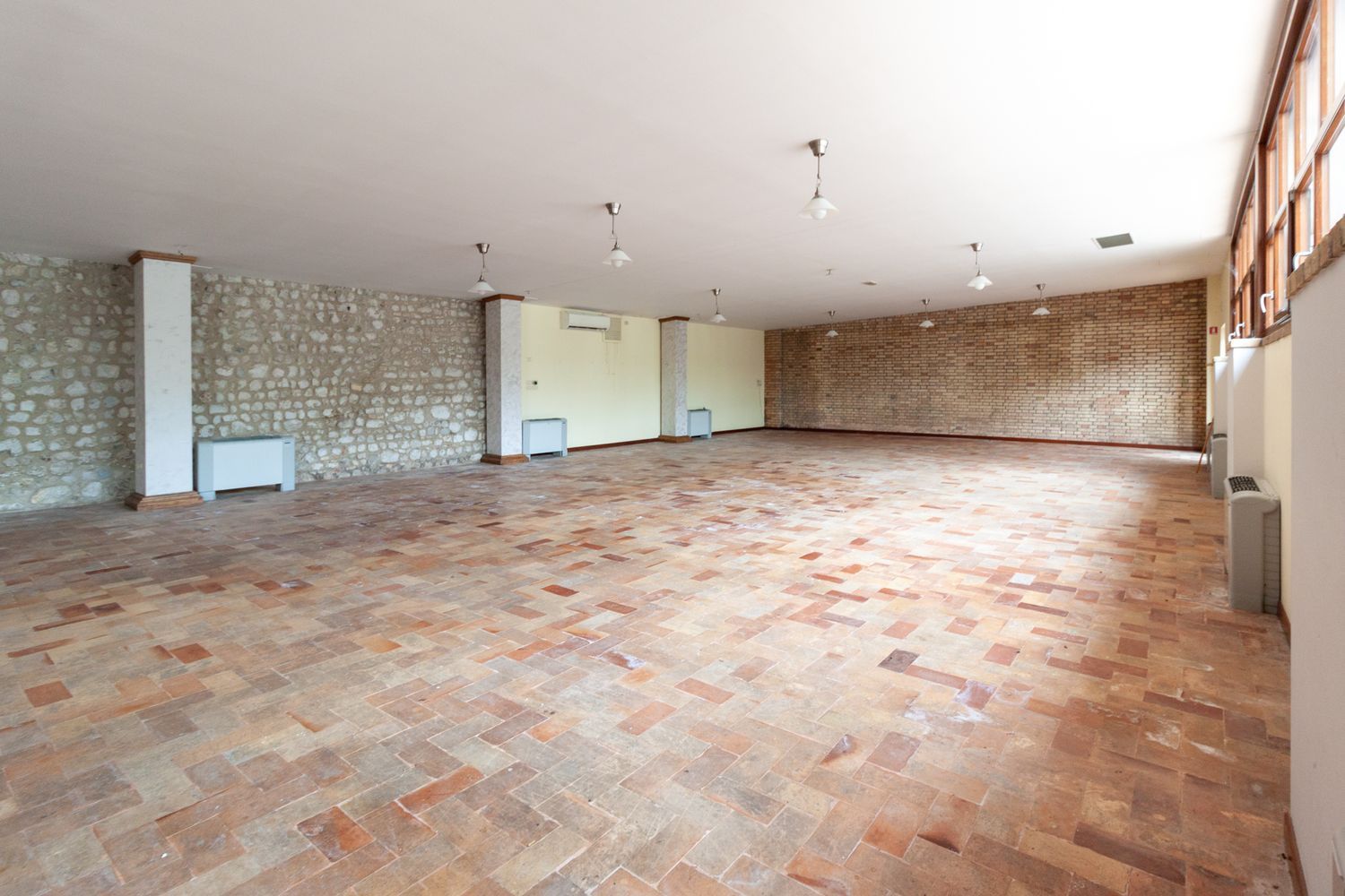 Locale commerciale in affitto a Porcia