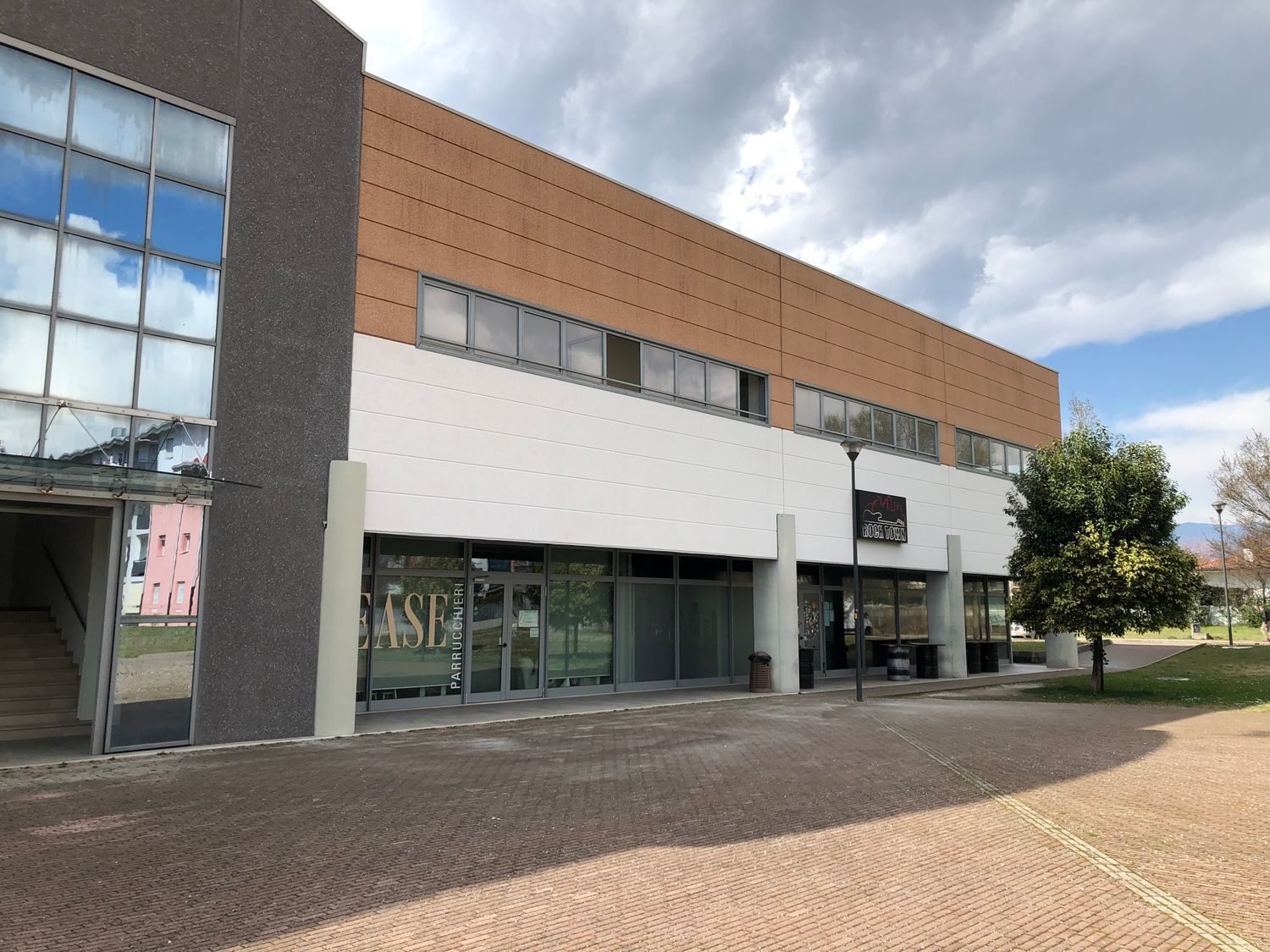 Locale commerciale in vendita a Cordenons, Sclavons