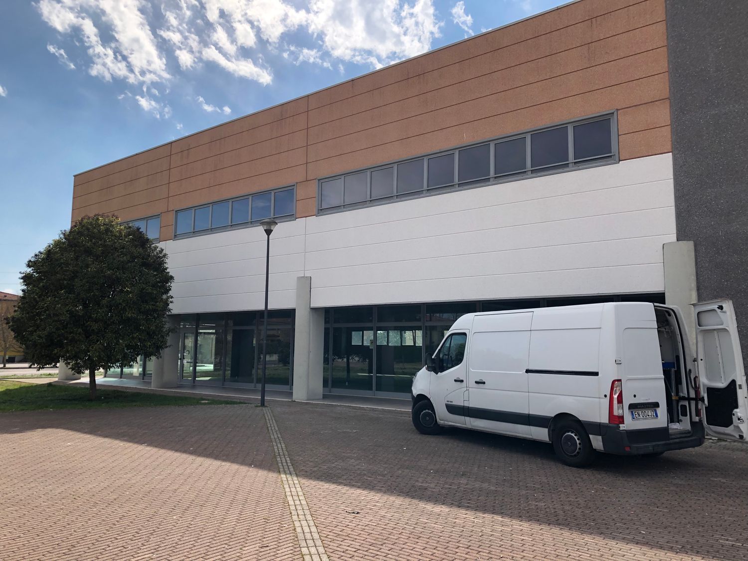 Locale commerciale in vendita a Cordenons, Sclavons