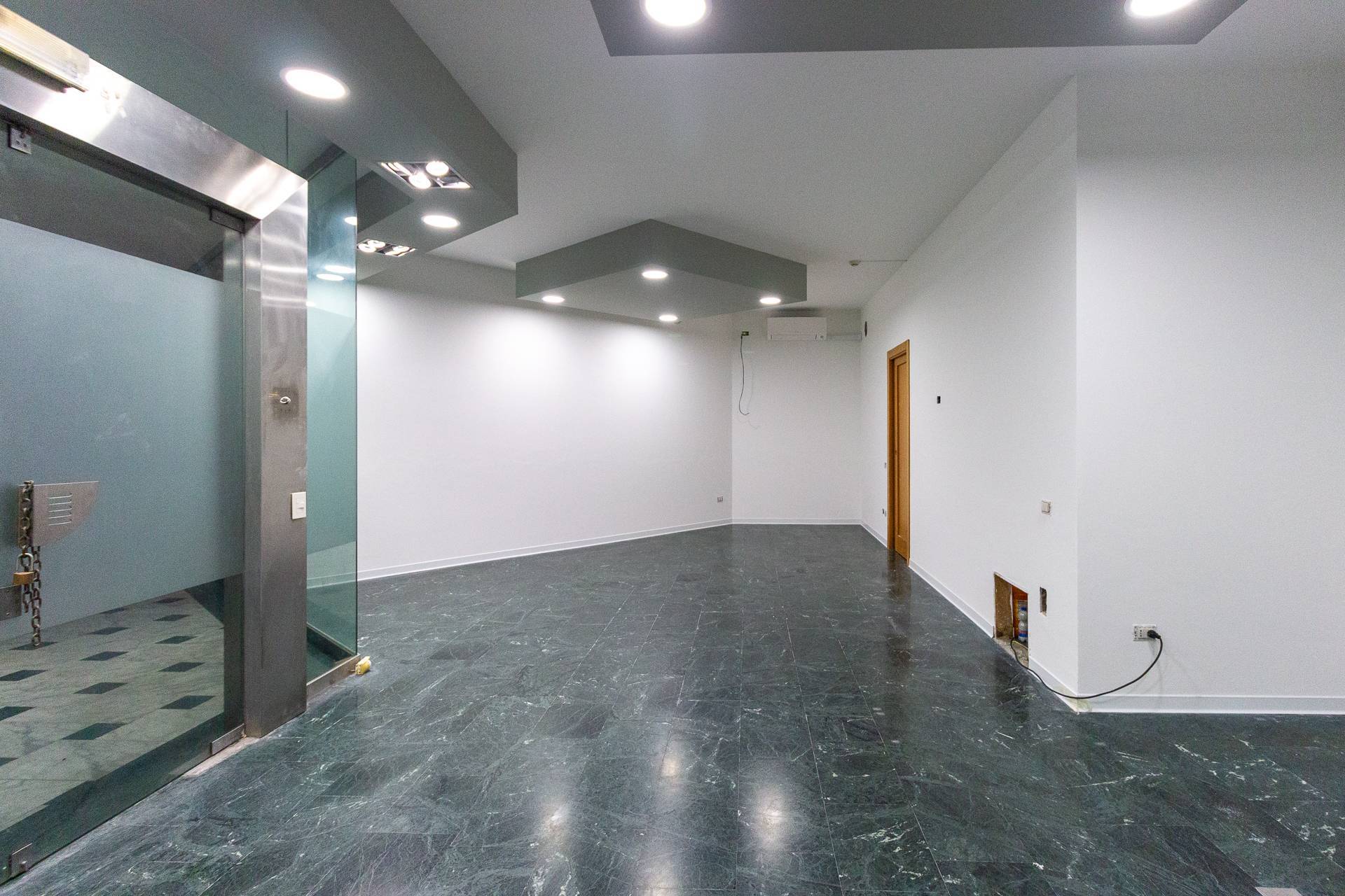 Locale commerciale in affitto a Pordenone, Centro