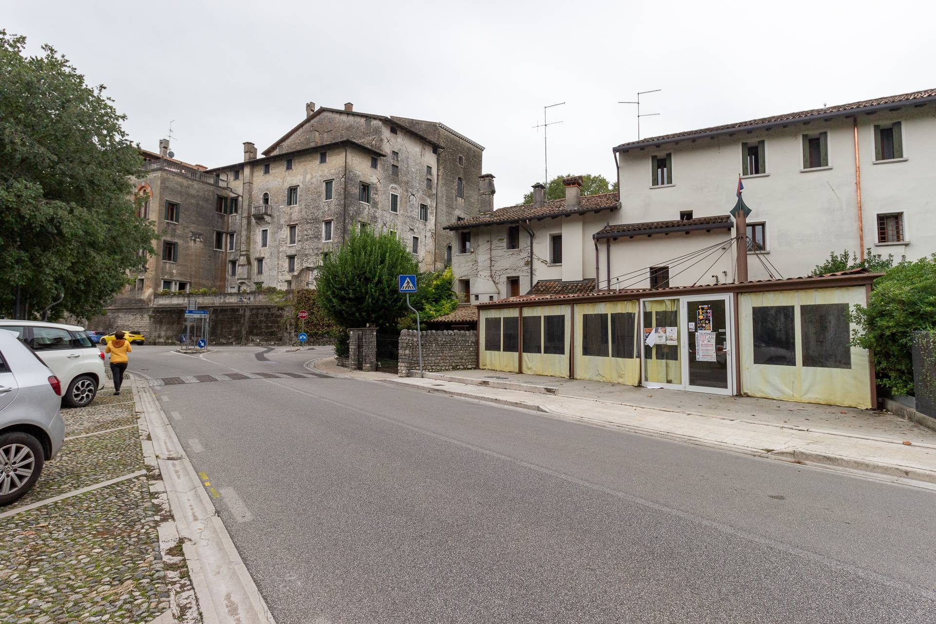 Locale commerciale in affitto a Porcia