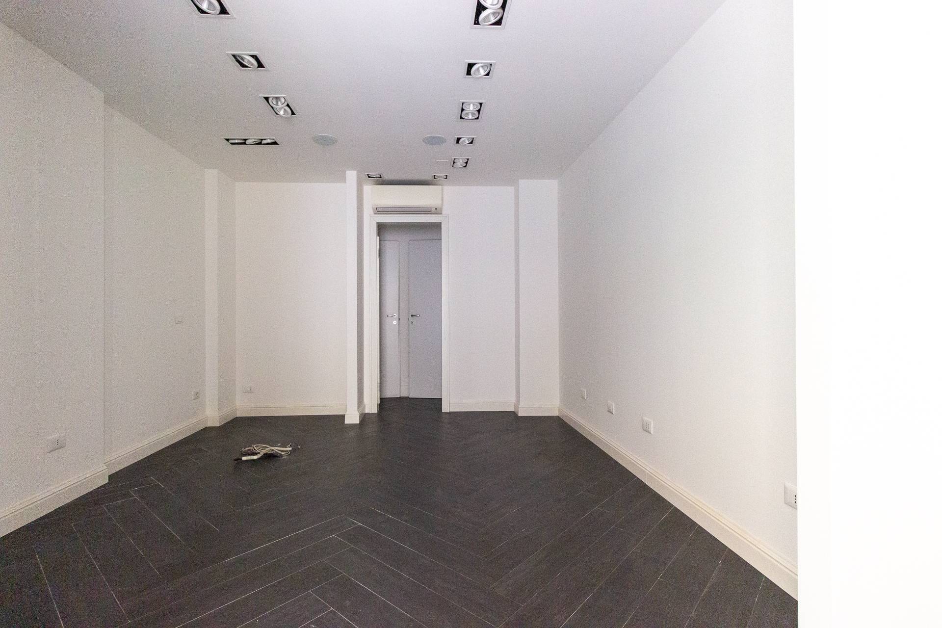 Locale commerciale in affitto a Pordenone, Centro