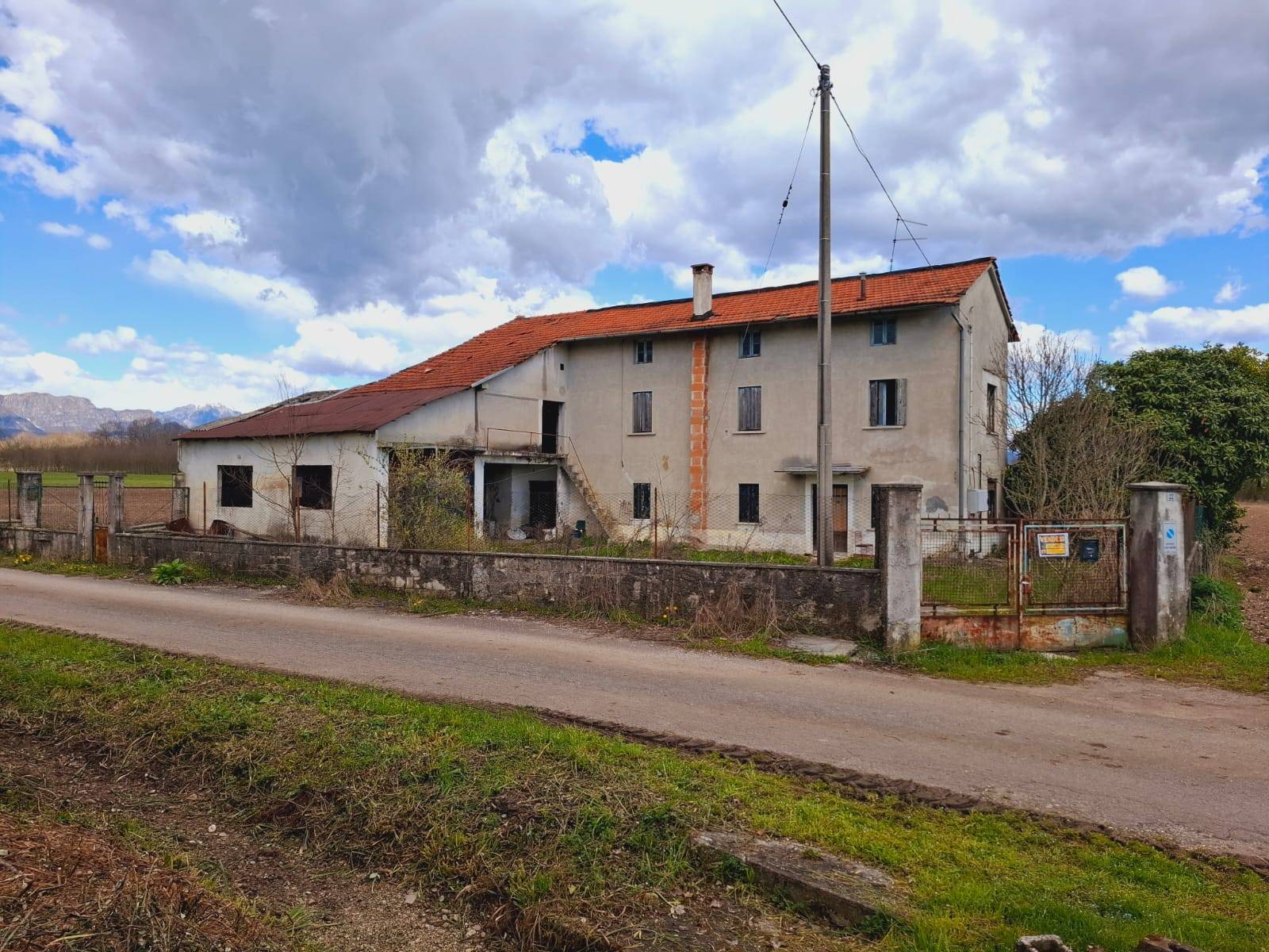 Rustico in vendita a Vivaro, Tesis