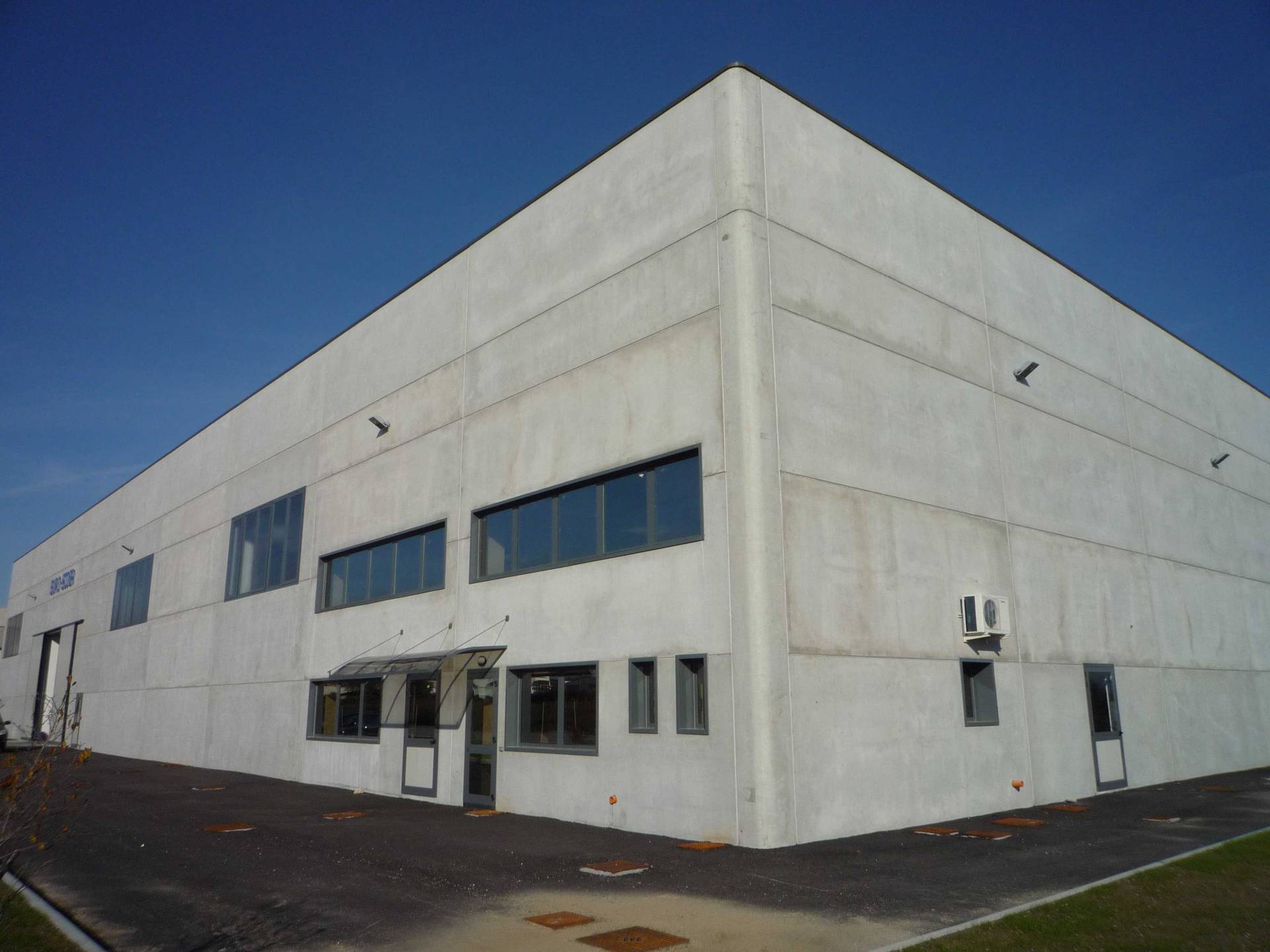 Capannone in vendita a Vivaro