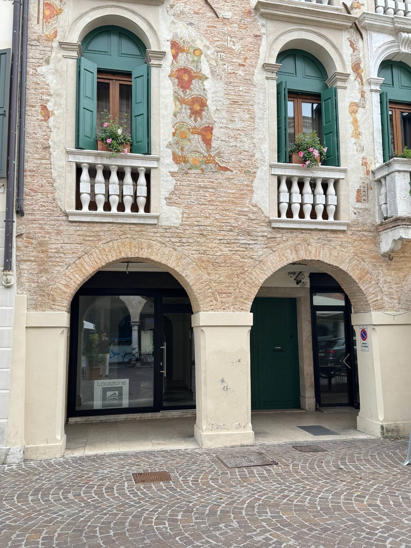 Locale commerciale in affitto a Pordenone, Centro storico