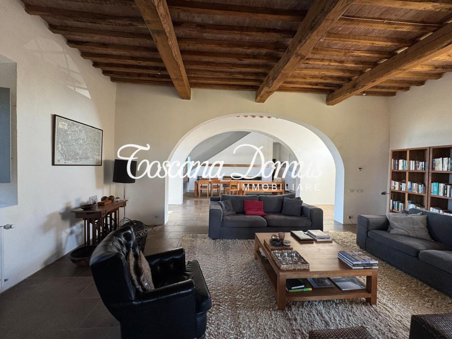 Rustico con terrazzi a Asciano