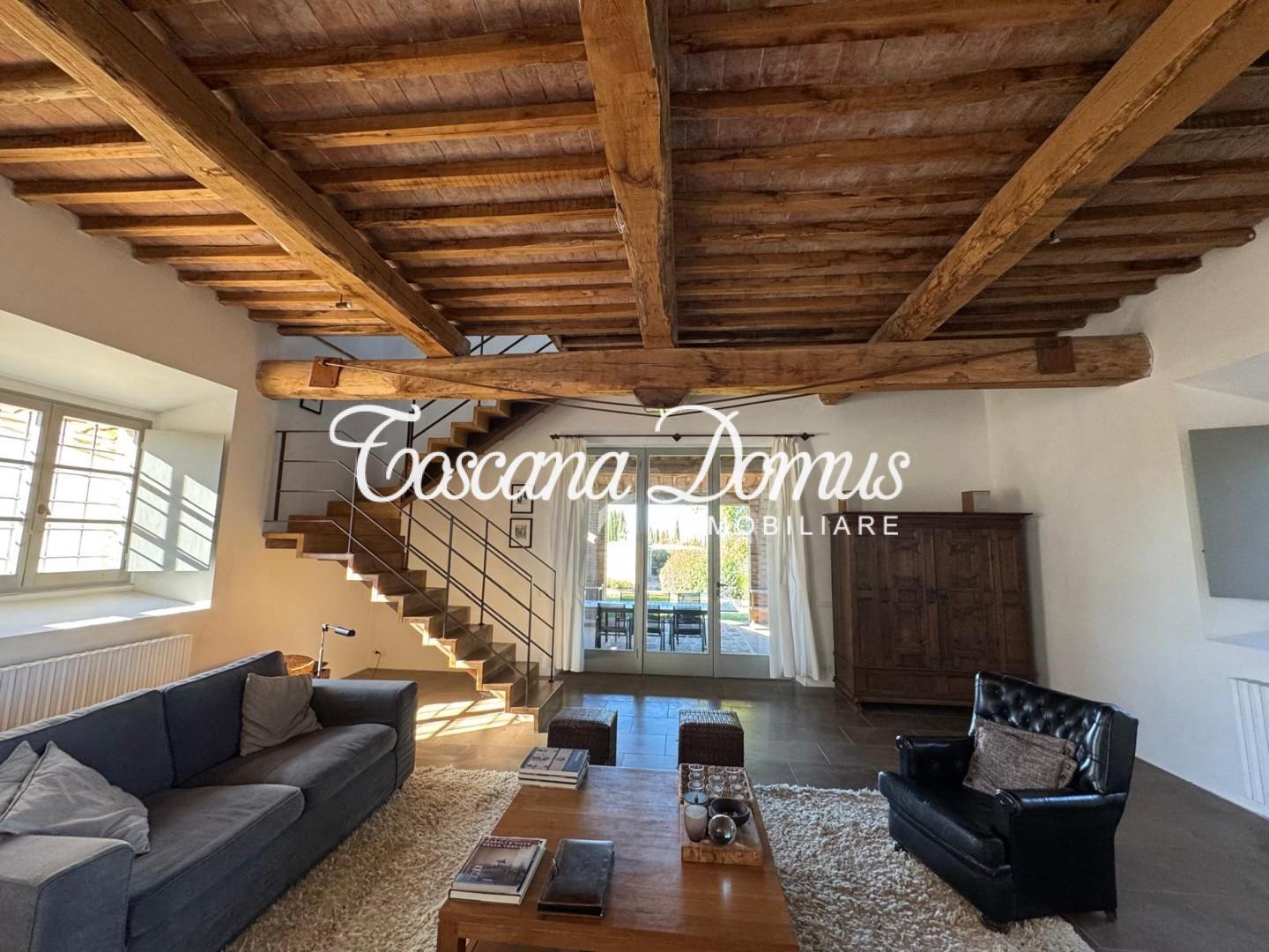 Rustico con terrazzi a Asciano