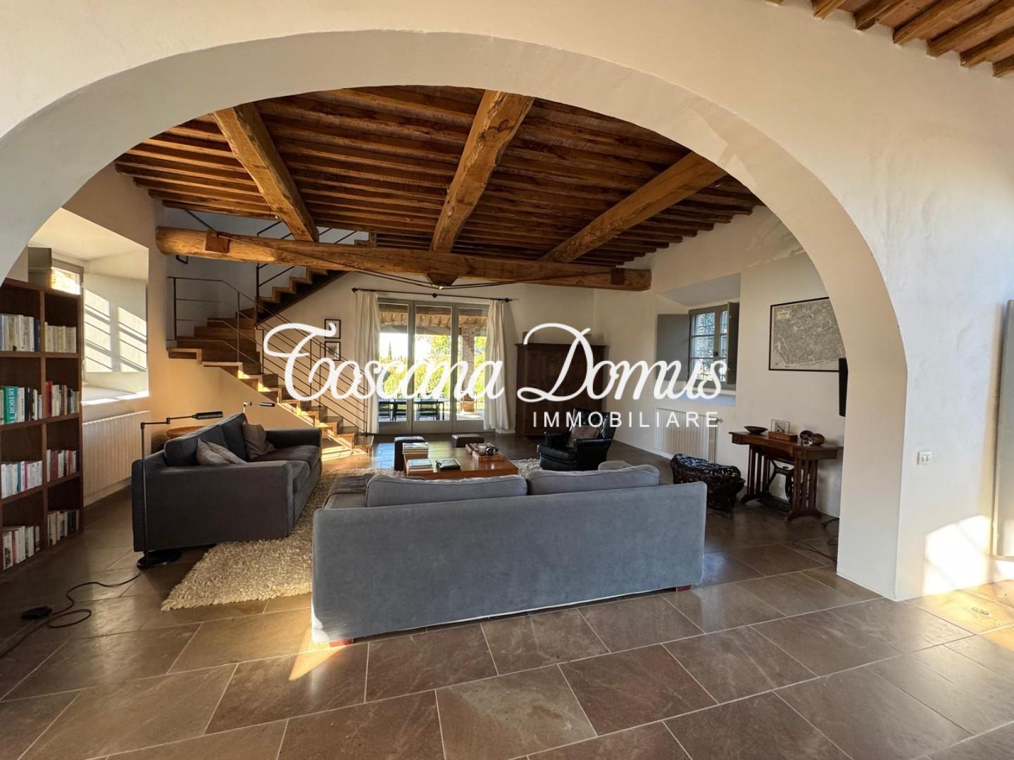 Rustico con terrazzi a Asciano