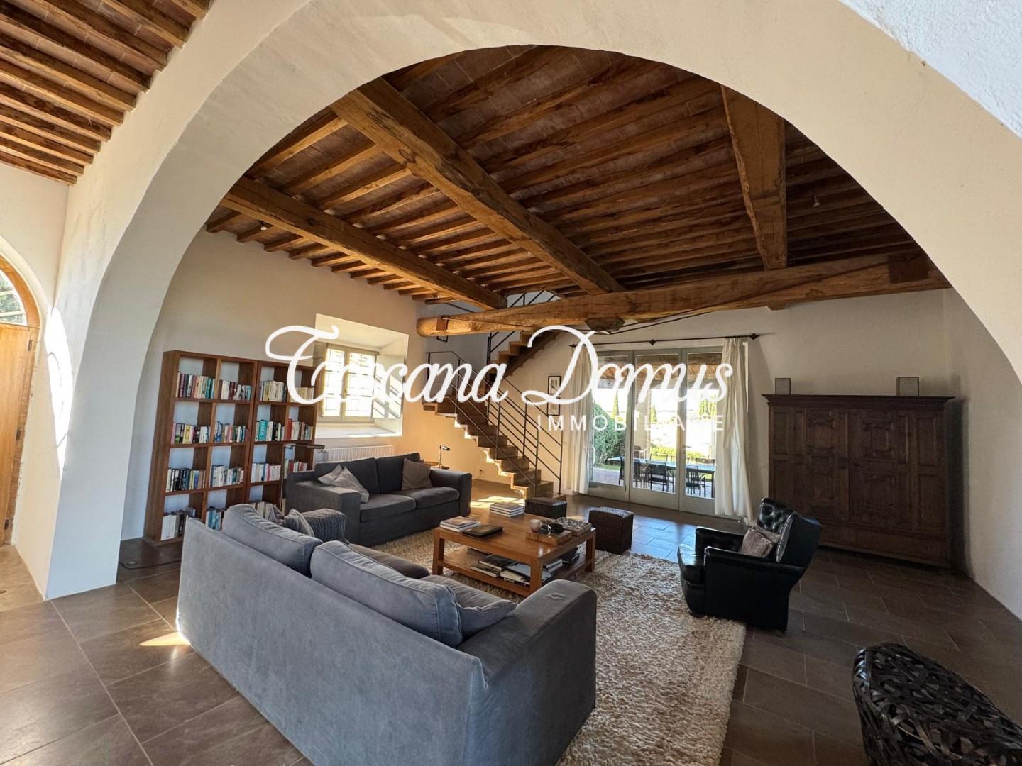 Rustico con terrazzi a Asciano