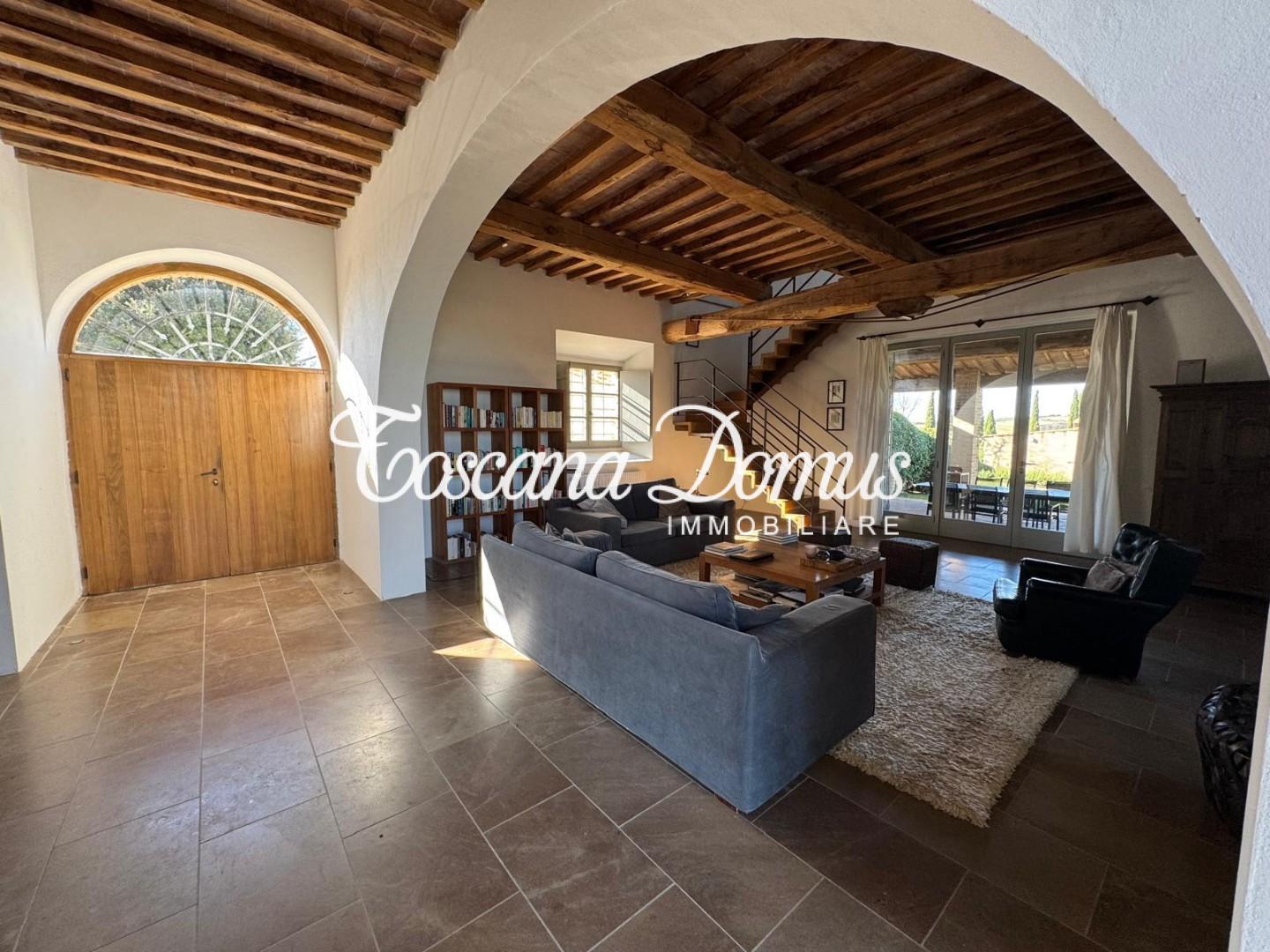 Rustico con terrazzi a Asciano