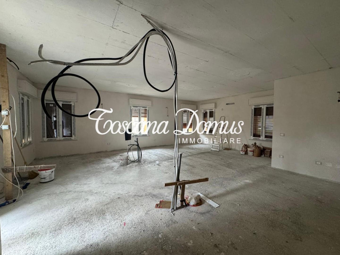 Monolocale con giardino, Siena tufi esterna