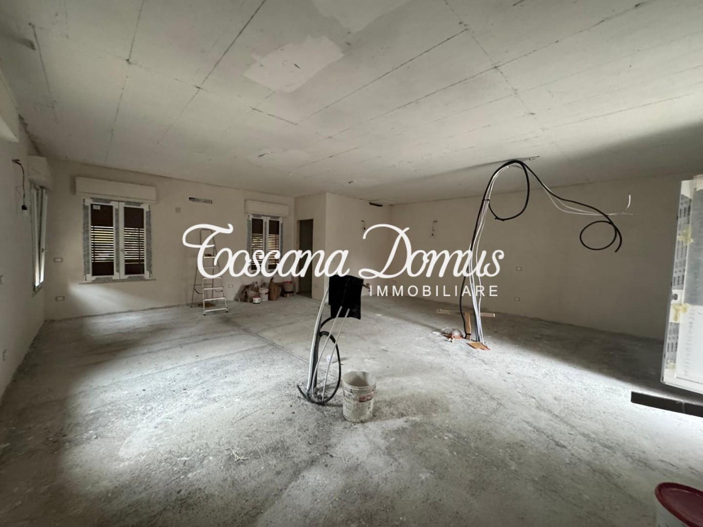 Monolocale con giardino, Siena tufi esterna