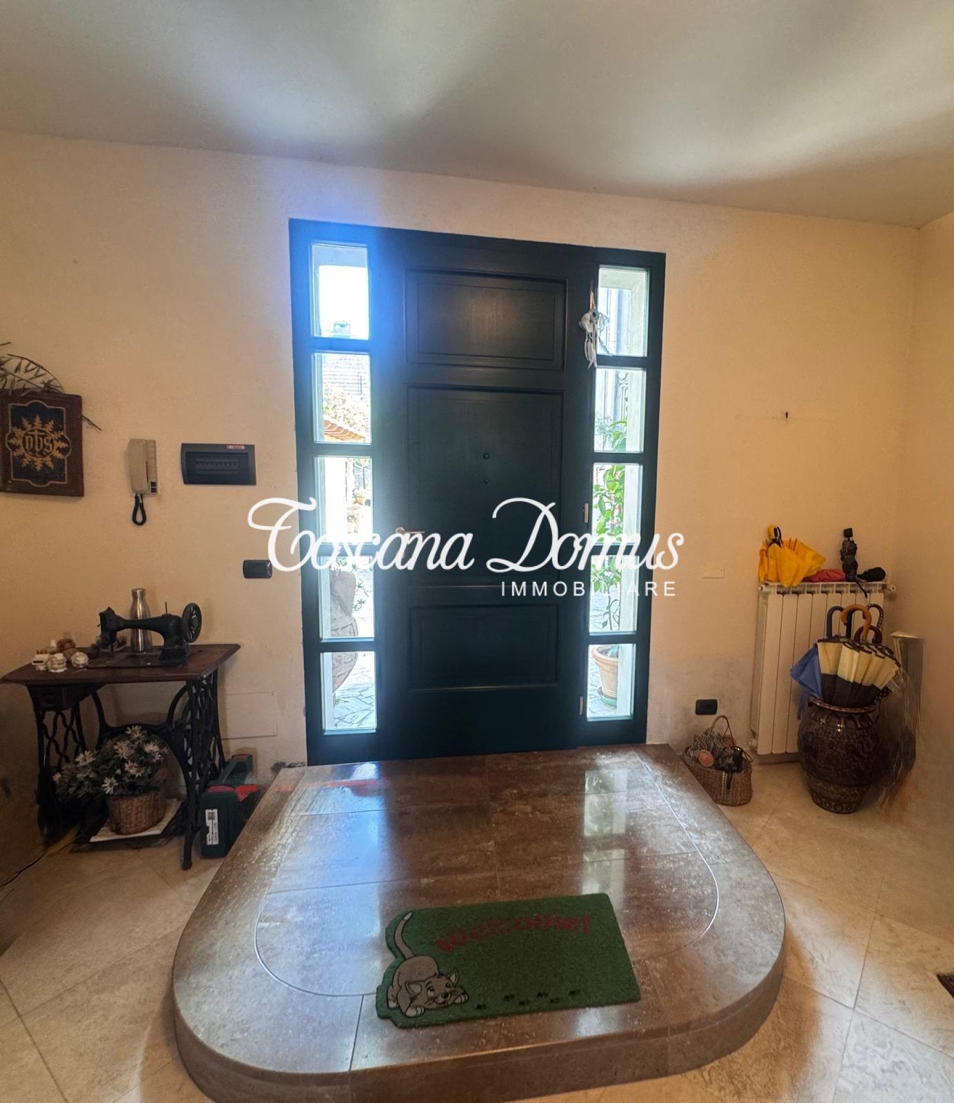 Villa Trifamiliari con giardino, Siena antiporto