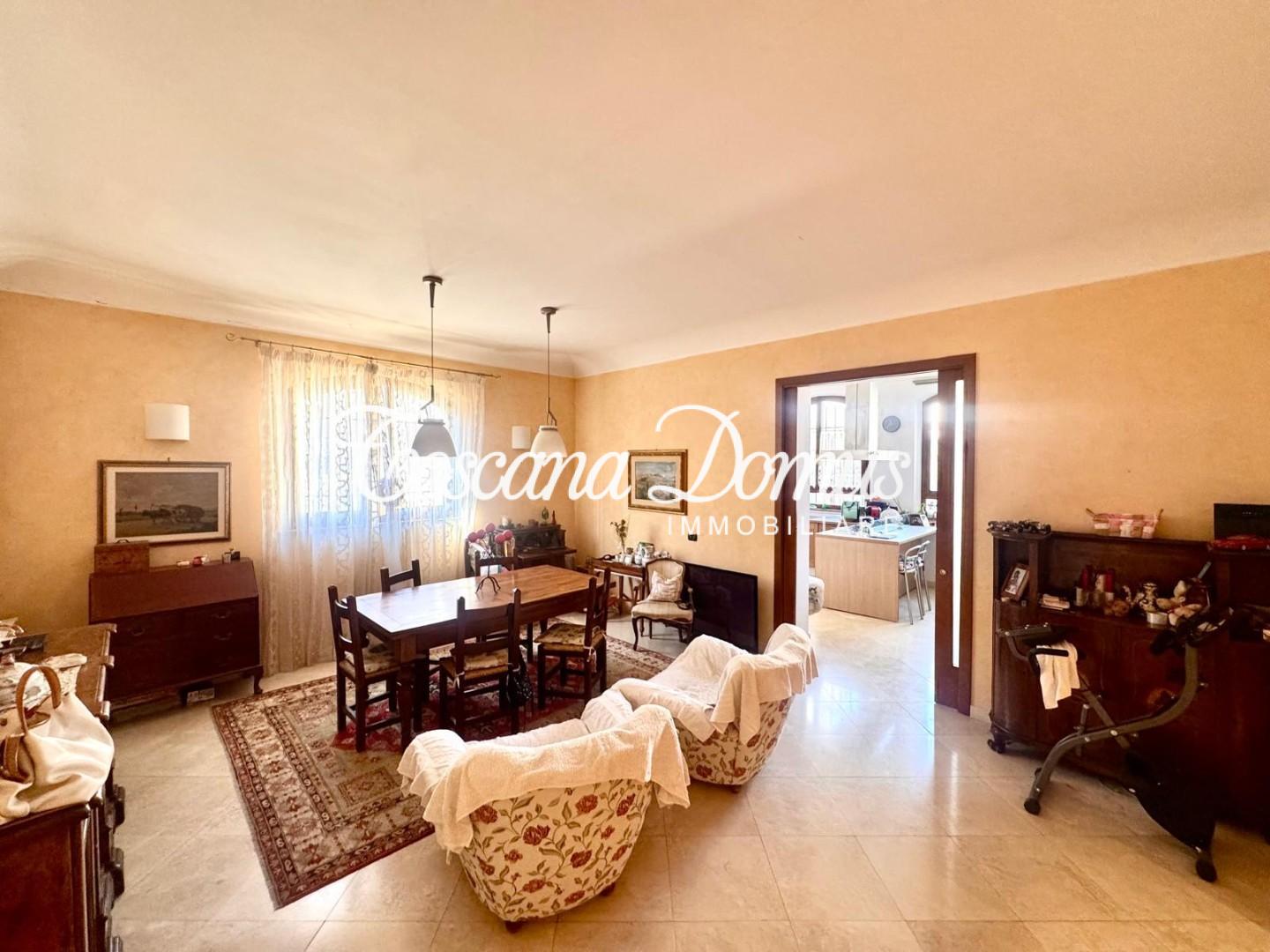 Villa Trifamiliari con giardino, Siena antiporto