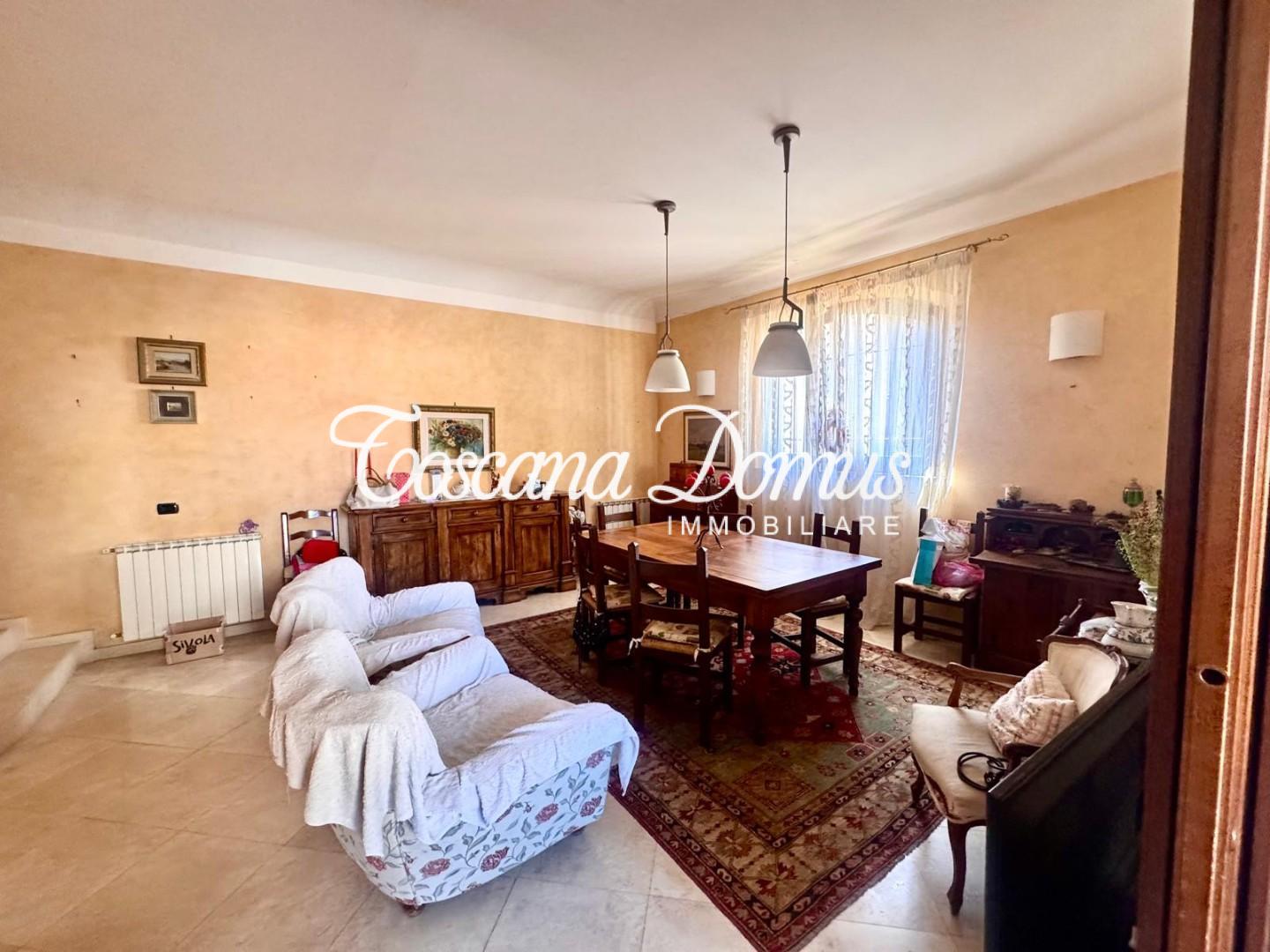 Villa Trifamiliari con giardino, Siena antiporto