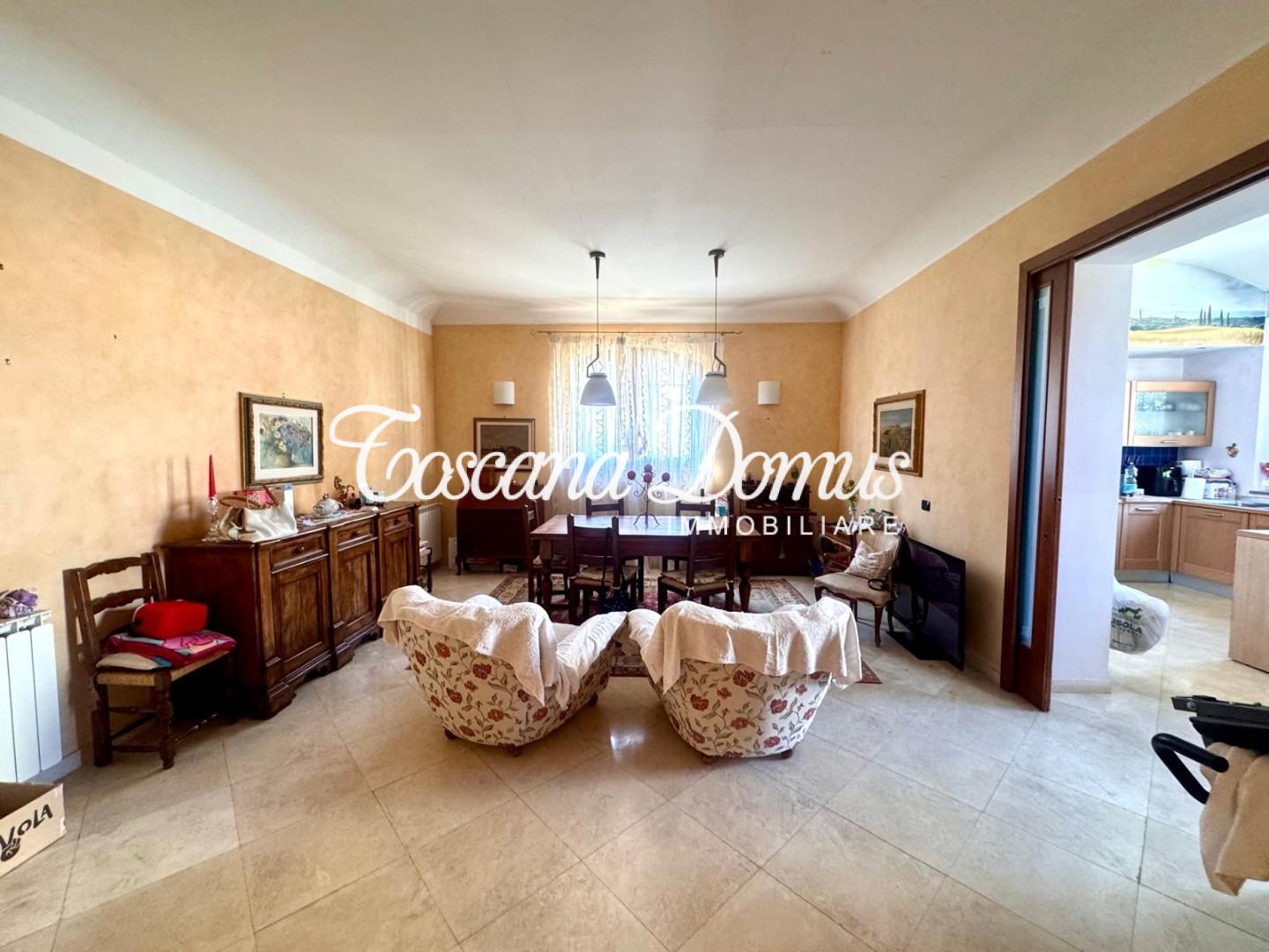 Villa Trifamiliari con giardino, Siena antiporto