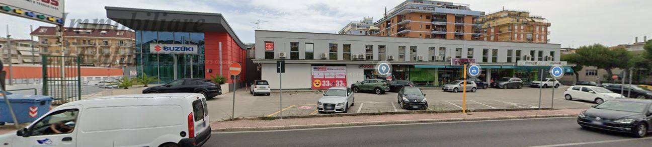 Locale commerciale in affitto a Grottammare, Ischia