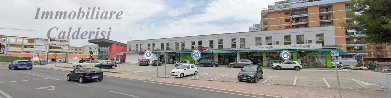 Locale commerciale in affitto a Grottammare, Ischia