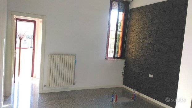 Locale commerciale in affitto a San Benedetto del Tronto, Centro sud