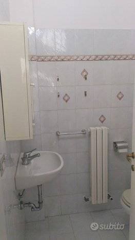 Locale commerciale in affitto a San Benedetto del Tronto, Centro sud