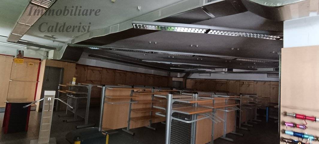 Locale commerciale in affitto a Grottammare, Ischia