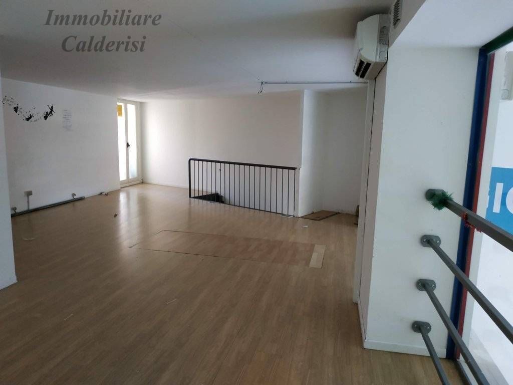 Locale commerciale in affitto a San Benedetto del Tronto, Centro