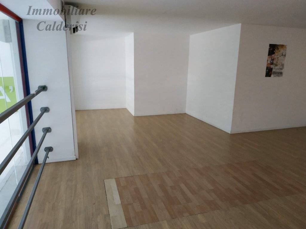 Locale commerciale in affitto a San Benedetto del Tronto, Centro