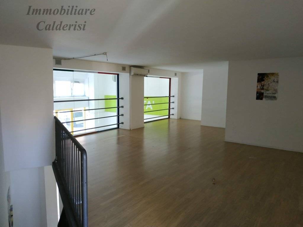 Locale commerciale in affitto a San Benedetto del Tronto, Centro