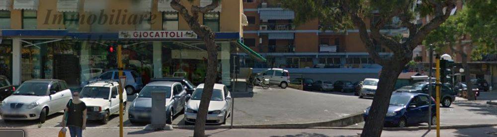 Locale commerciale in affitto a Grottammare, Ischia