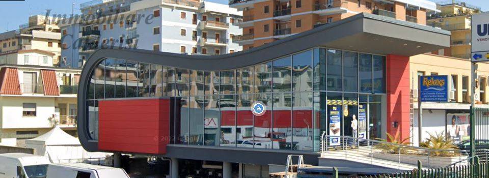 Locale commerciale in affitto a Grottammare, Ischia
