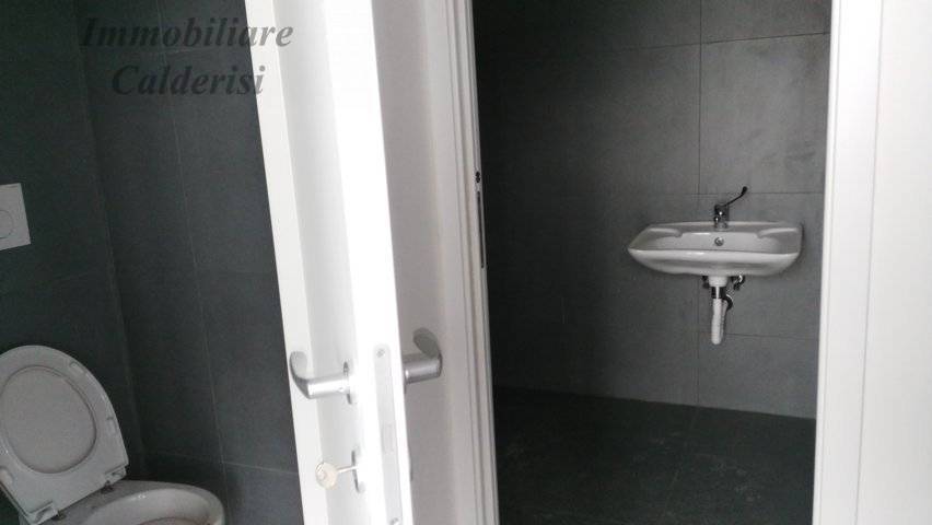 Locale commerciale in affitto a Grottammare, Ischia