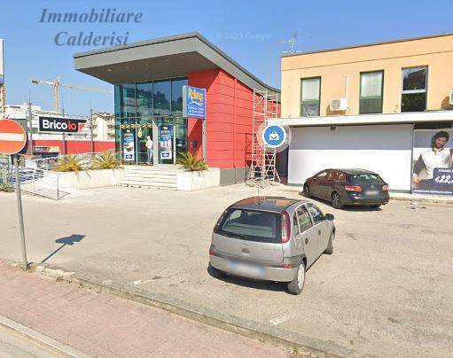 Locale commerciale in affitto a Grottammare, Ischia