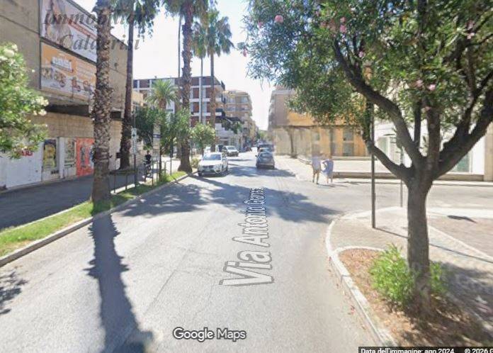 Locale commerciale in affitto a San Benedetto del Tronto, Centro